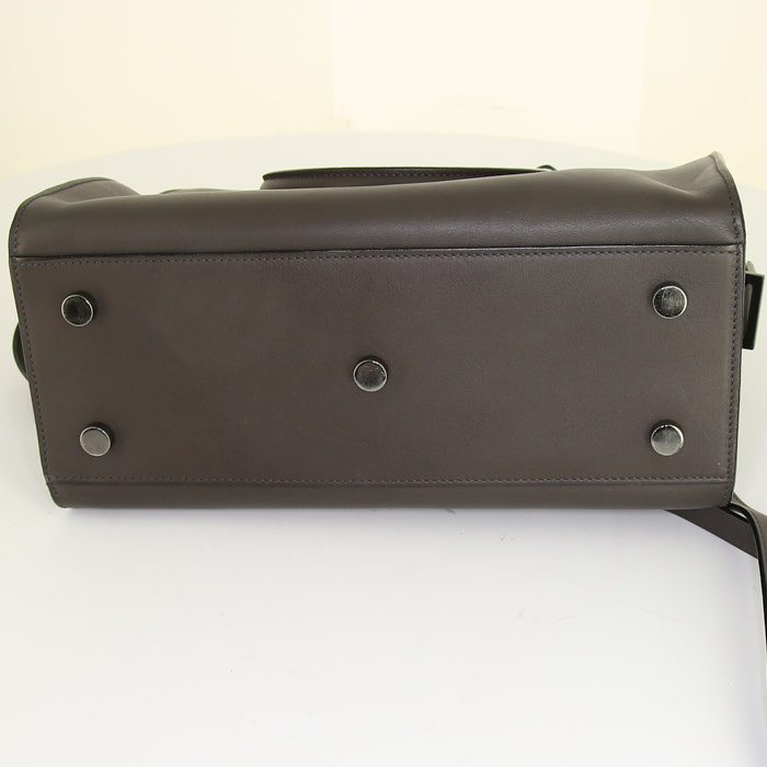 Bolso de mano Saint Laurent Cabas YSL en cuero marrón - Detail D5