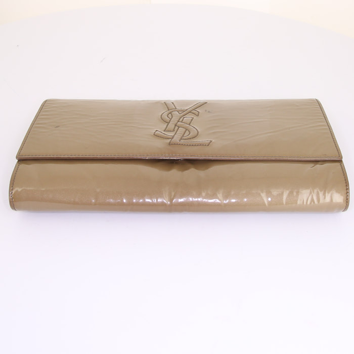 Pochette Saint Laurent Belle de Jour en cuir verni beige - Detail D4