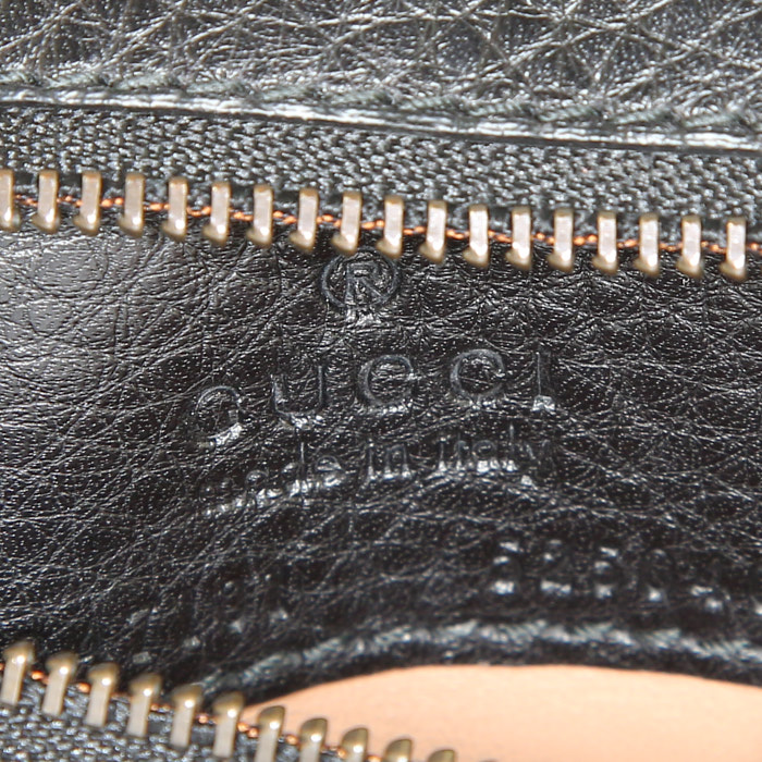 Gucci Bamboo bag in black grained leather - Detail D3
