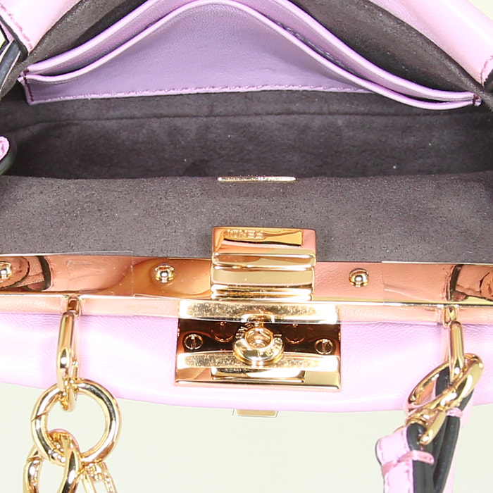Sac bandoulière Fendi Micro Peekaboo en cuir rose - Detail D3