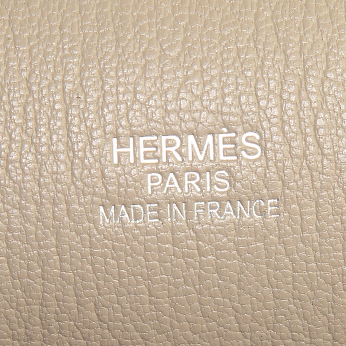 Borsa bisaccia Hermes Jypsiere in pelle togo grigia - Detail D3