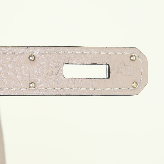 Bolso de mano Hermes Kelly 32 cm en cuero togo gris tórtola - Detail D5