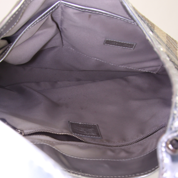 Bolso Burberry Brook en lona monogram y cuero plateado - Detail D3