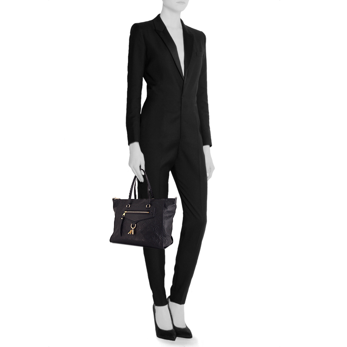 Louis Vuitton shoulder bag in black monogram leather - Detail D1