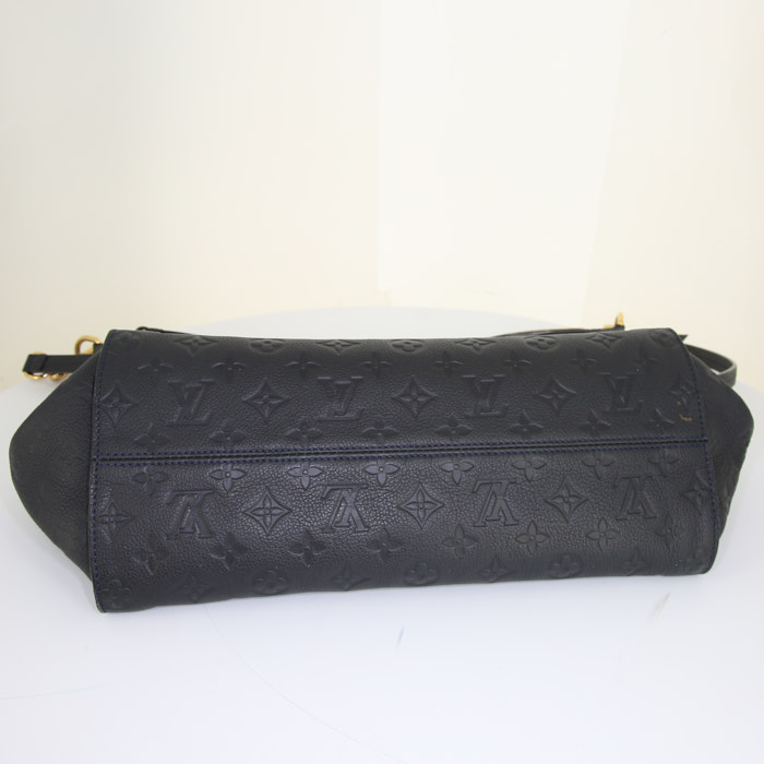 Louis Vuitton shoulder bag in black monogram leather - Detail D5