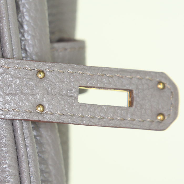 Bolso de mano Hermes Birkin 35 cm en cuero togo gris - Detail D4