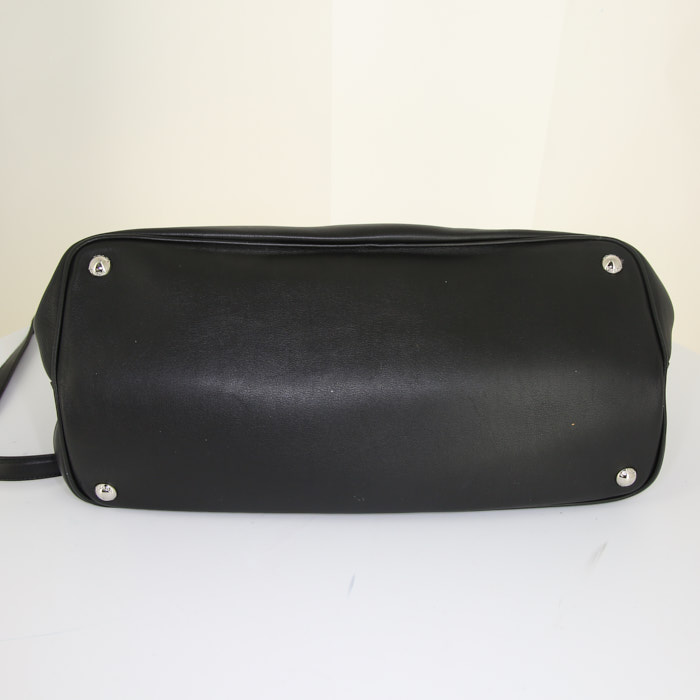 Bolso de mano Prada Vitello en cuero saffiano negro - Detail D5