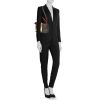 Bolso bandolera Gucci Sylvie modelo pequeño en cuero negro - Detail D2 thumbnail