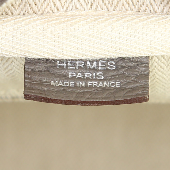 Hermes Victoria handbag in grey togo leather - Detail D3