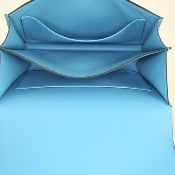 Borsa a tracolla Hermes Constance piccola in pelle Swift blu du nord - Detail D3