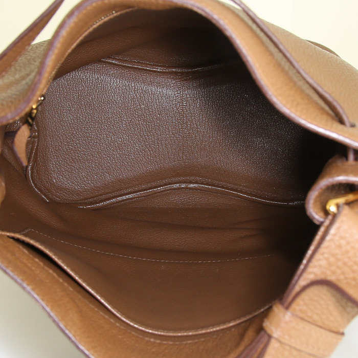 Hermès So Kelly handbag in brown togo leather - Detail D2