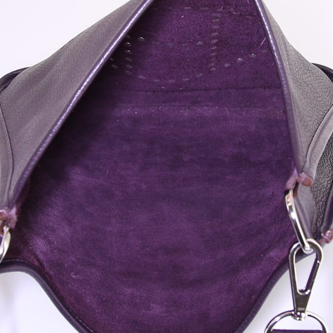 Hermes Evelyne small model shoulder bag in purple togo leather - Detail D2