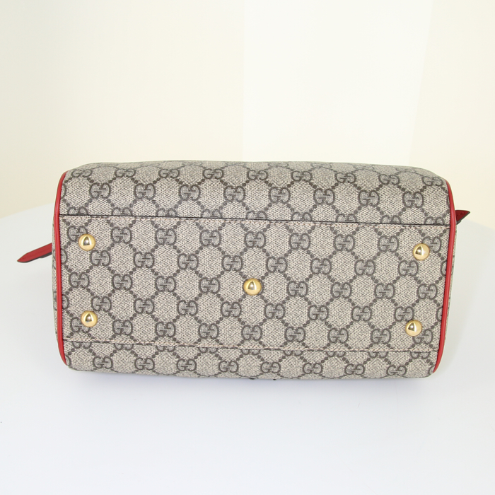 Sac bandoulière Gucci Boston en toile monogram beige et cuir rouge - Detail D5