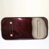 Bolso de mano Louis Vuitton Alma modelo grande en charol Monogram color burdeos - Detail D4 thumbnail