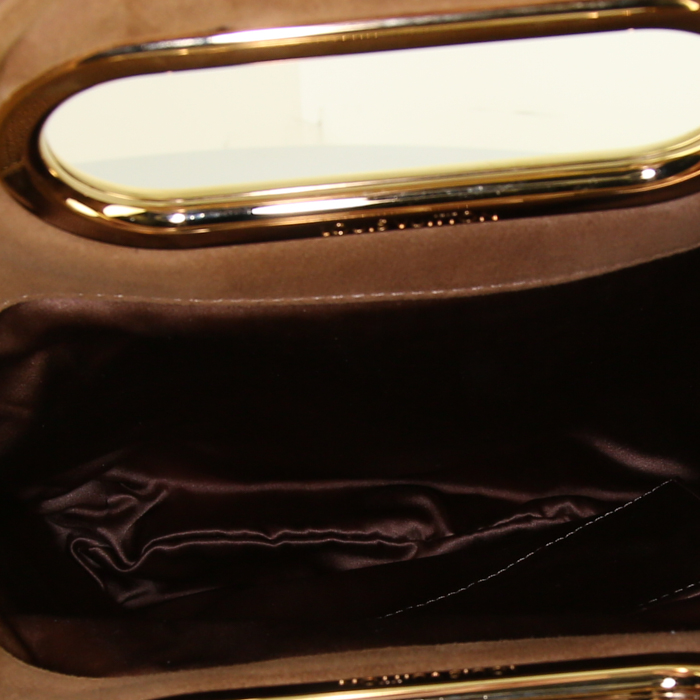 Pochette Louis Vuitton Motard Afterdark in camoscio monogram beige e pelle verniciata monogram beige - Detail D2