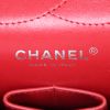 Sac bandoulière Chanel Timeless jumbo en cuir matelassé rouge - Detail D4 thumbnail