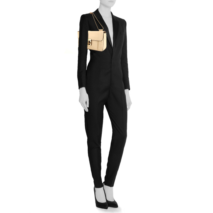Chloé Elsie bag worn on the shoulder or carried in the hand in beige leather - Detail D1