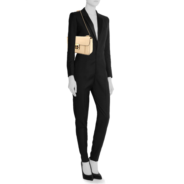 Chloé Elsie bag worn on the shoulder or carried in the hand in beige leather - Detail D2