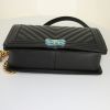 Chanel Boy large model shoulder bag in black chevron quilted leather - Detail D5 thumbnail