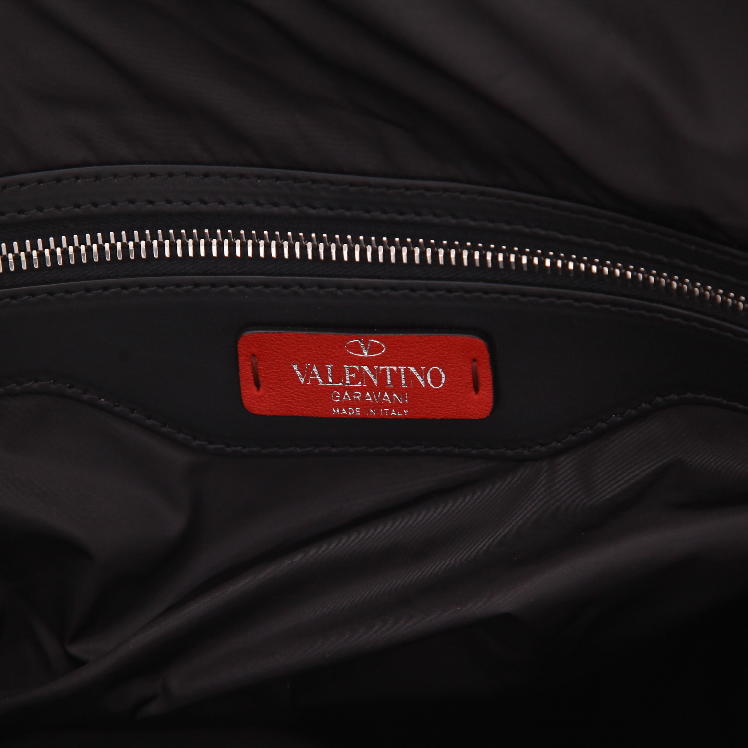 Bolso bandolera de Valentino Garavani   de lona negra - Detail D2