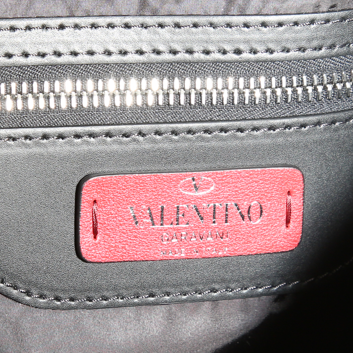 Valentino Garavani shoulder bag in black canvas - Detail D5