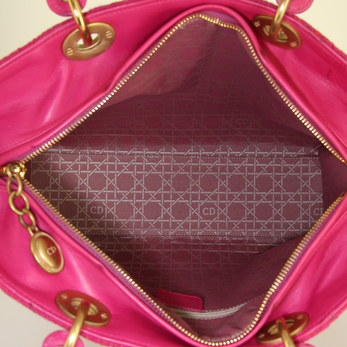 Sac à main Dior Lady Dior grand modèle en tweed rose et cuir rose - Detail D2