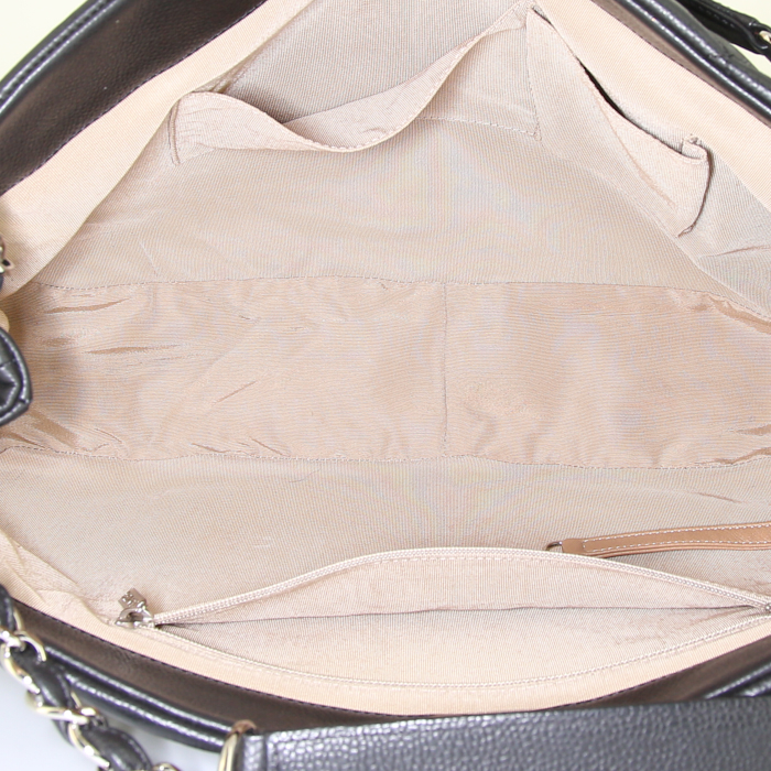 Chanel Soft CC handbag in black quilted grained leather - Detail D2