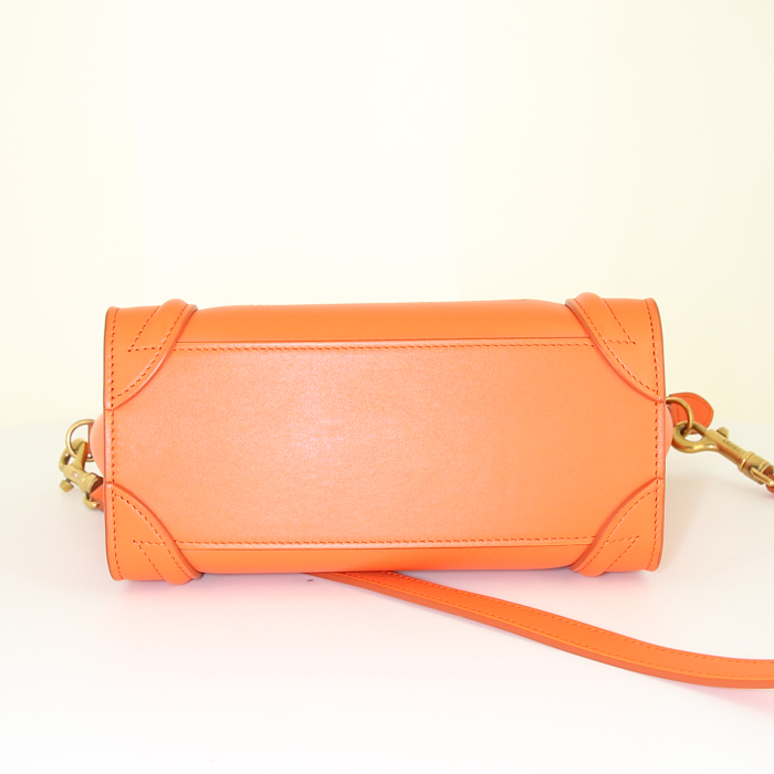 Bolso bandolera Céline Luggage Nano en cuero naranja - Detail D6