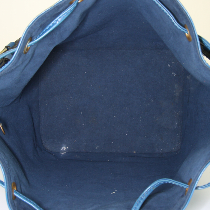 Louis Vuitton petit Noé bag in Toledo blue epi leather - Detail D2