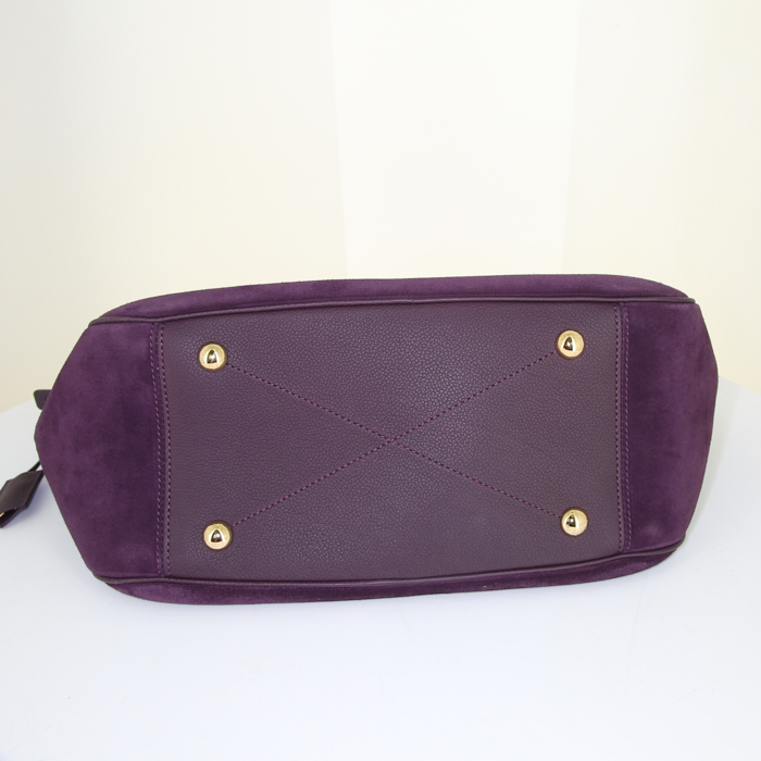 Sac porté épaule ou main Louis Vuitton Audacieuse en cuir monogram empreinte violet et daim violet - Detail D5
