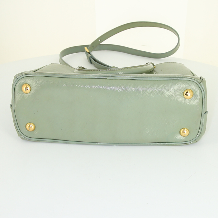 Prada Galleria small model handbag in green leather saffiano - Detail D5