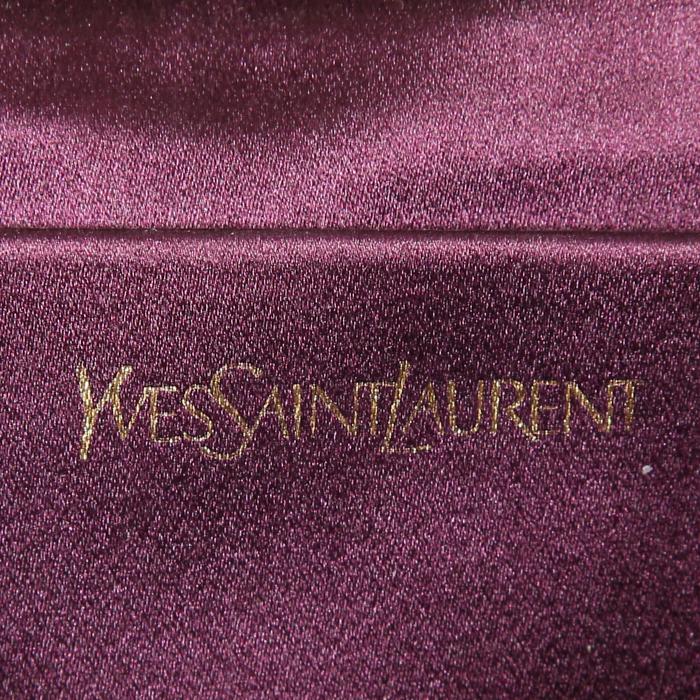 Bolsito de mano Yves Saint Laurent Chyc en cuero violeta - Detail D3