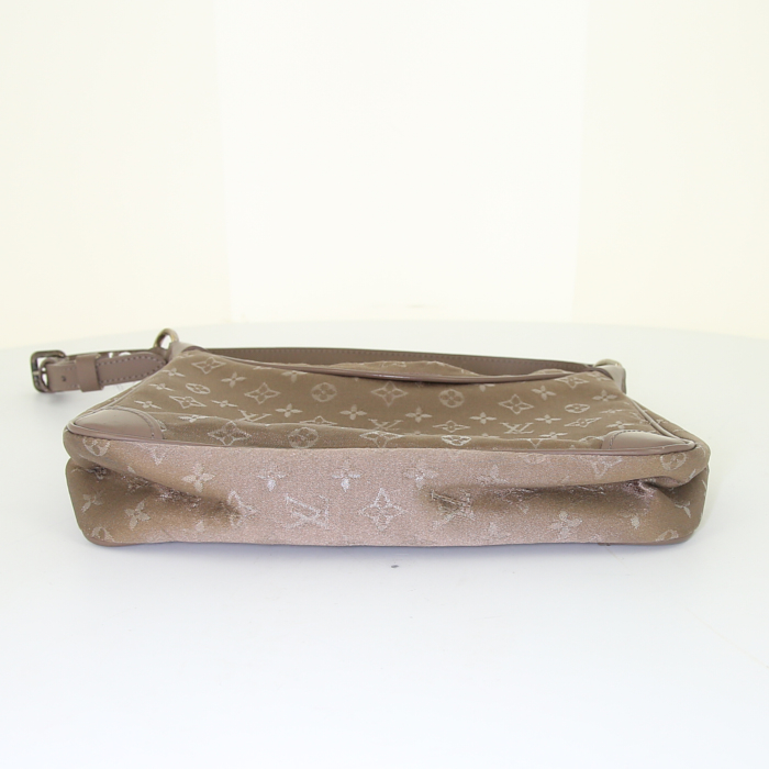 Louis Vuitton Boulogne mini handbag in taupe monogram canvas and taupe leather - Detail D4