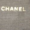 Bolso bandolera Chanel Vintage en cuero acolchado marrón - Detail D3 thumbnail