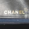 Sac cabas Chanel Vintage en cuir matelassé bleu-marine - Detail D3 thumbnail