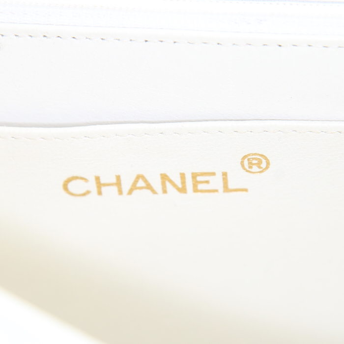 Bolso bandolera Chanel Vintage en cuero acolchado blanco - Detail D4