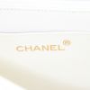 Chanel Vintage shoulder bag in white quilted leather - Detail D4 thumbnail