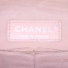 Bolso de mano Chanel 2.55 en cuero negro - Detail D4 thumbnail