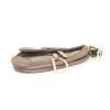 Bolso para llevar al hombro o en la mano Dior Saddle en cuero marrón - Detail D4 thumbnail