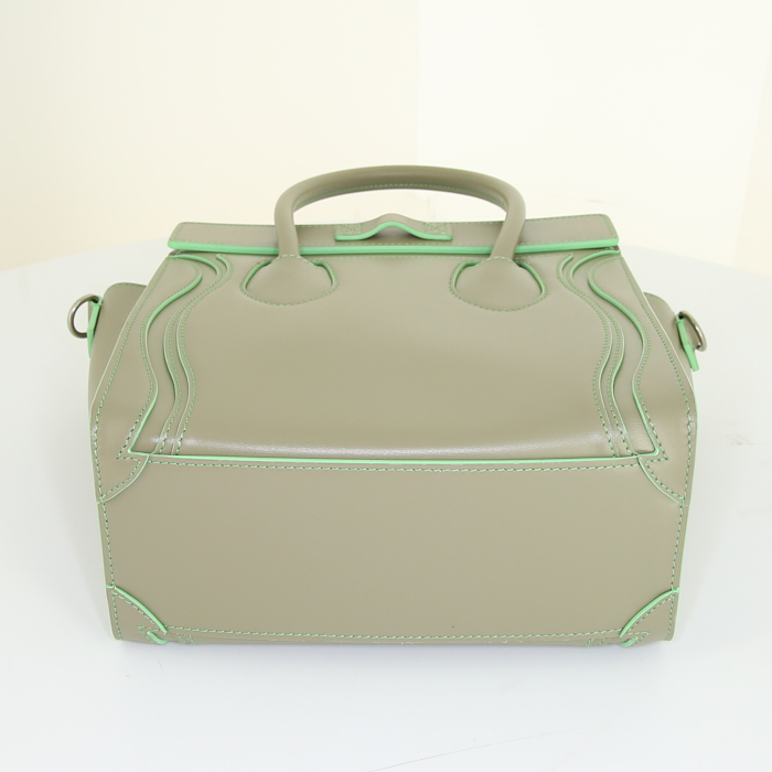 Céline Luggage Nano shoulder bag in green leather - Detail D5