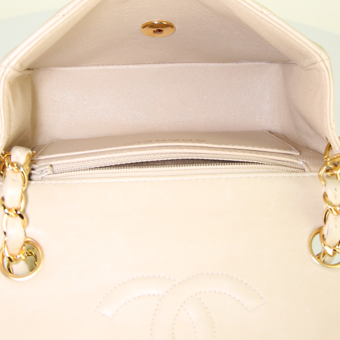 Chanel Timeless Mini shoulder bag in beige quilted leather - Detail D2