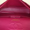 Bolso de mano Chanel Timeless en lona acolchada roja - Detail D3 thumbnail
