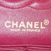 Bolso de mano Chanel Timeless en lona acolchada roja - Detail D4 thumbnail