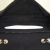 Bolso de mano Chanel East West en cuero acolchado negro - Detail D3 thumbnail