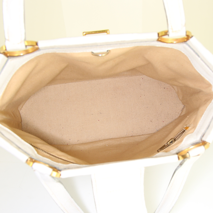 Sac cabas Hermès Berry en cuir grainé blanc - Detail D2