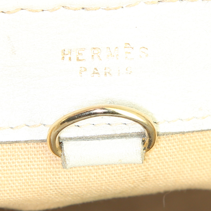 Hermès Berry shopping bag in white grained leather - Detail D3