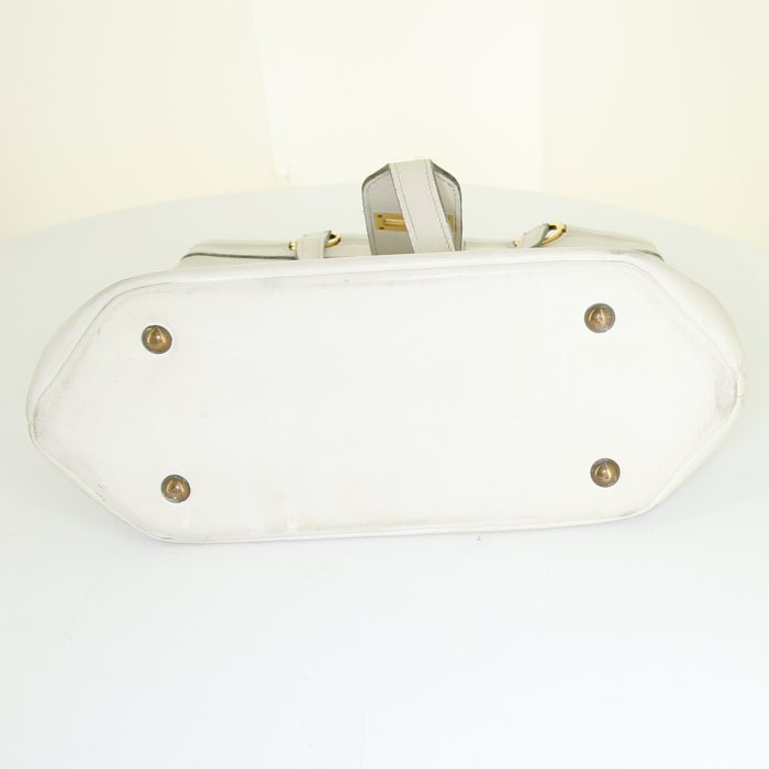 Bolso Cabás Hermès Berry en cuero granulado blanco - Detail D4