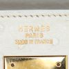 Bolso de mano Hermes Kelly 32 cm en avestruz blanco - Detail D4 thumbnail