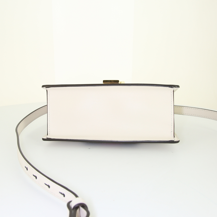 Gucci Sylvie shoulder bag in cream color leather - Detail D5