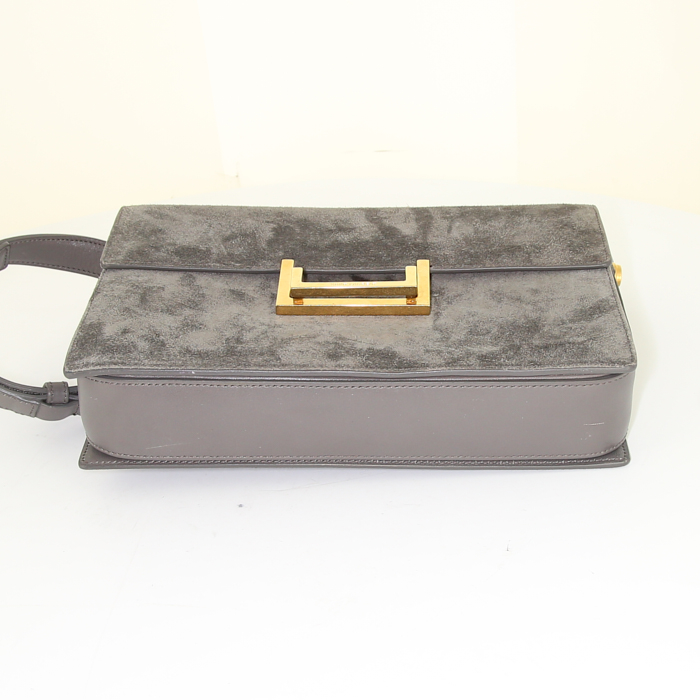 Bolso bandolera Saint Laurent Lulu en ante gris - Detail D4